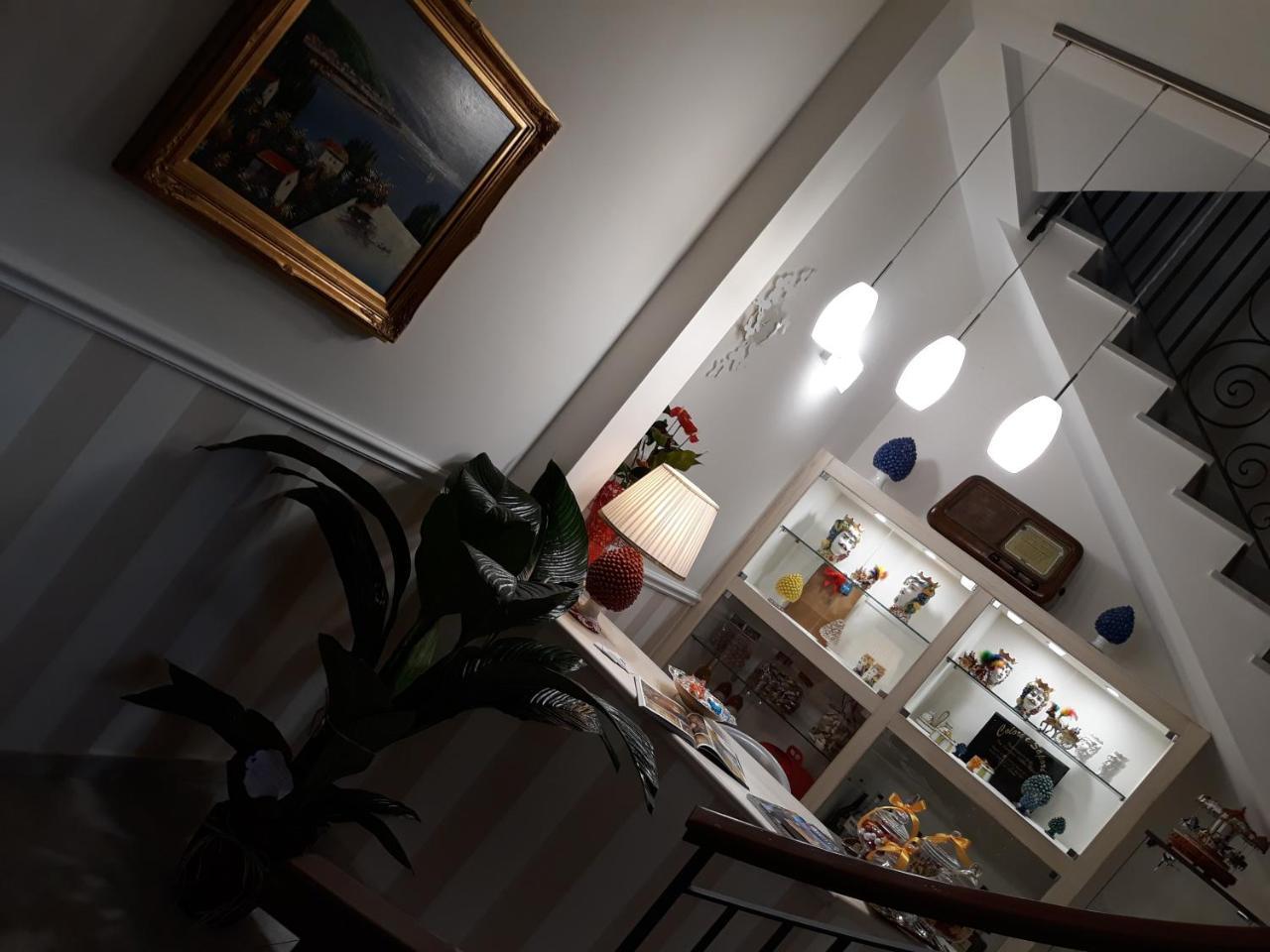 A Casa Di Simona Bed & Breakfast มอนเรอาเล ภายนอก รูปภาพ
