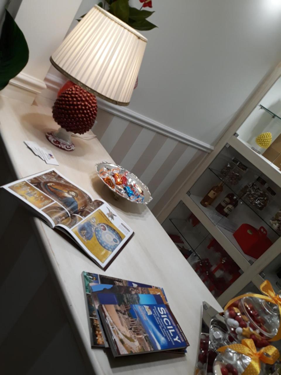 A Casa Di Simona Bed & Breakfast มอนเรอาเล ภายนอก รูปภาพ